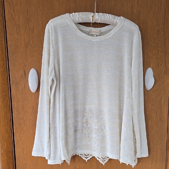 Altered State, Elegant Cream Lace Hem Top Size Large. - Picture 1 of 6